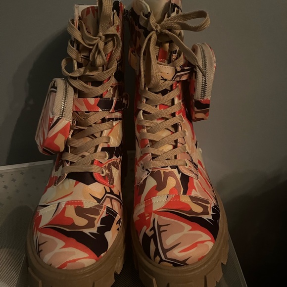 Cape Robbin Monalisa Combat Boots for Women with Side Zipper and Pouch - Picture 6 of 7